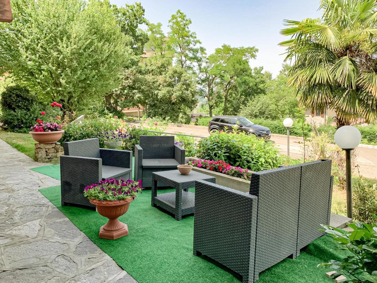 La Locanna Hotel Serramazzoni Bagian luar foto